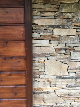 porte mur jardin en pierre